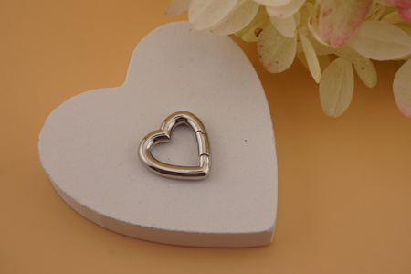 Karabińczyk serce/ stal chirurgiczna / 14x14mm / srebrny / 1szt