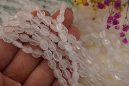 Kryształ górski / owal / 6x8mm / sznur 38cm / około 40szt