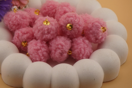 Pomponik baranek / zawieszka / 20mm / różowy / 1szt