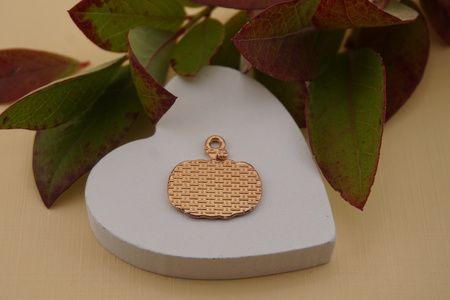 Dynia dwukolorowa / zawieszka emaliowana / 18x19mm / metal / złoty / 1szt