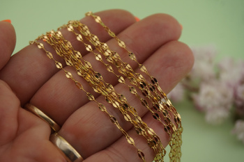 Łańcuszek ozdobny z karabińczykiem / stal chirurgiczna / 2mm / złoty / 40+5cm