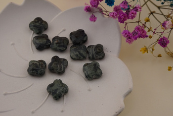 Jaspis Kambaba / koniczynka fasetowana / 12x12mm / otwór 1mm / grubość 5mm / 1szt