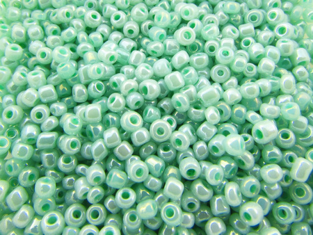 Koraliki szklane drobne, opaque lustered / Chrysolite / 2,3mm / otwór round / 20g