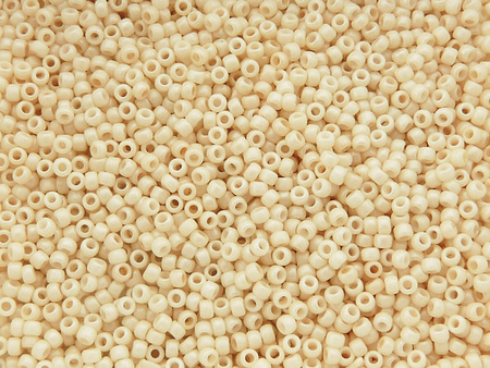 TOHO™ Round 15/0 / Opaque Pastel Frosted / Egg Shell / 10g / ~1400szt