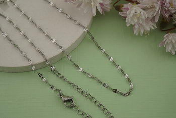 Łańcuszek ozdobny z karabińczykiem / stal chirurgiczna / 2mm / srebrny / 40+5cm