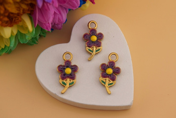 Kwiatek fioletowy / zawieszka emaliowana dwustronna / stal chirurgiczna / 20x10mm / 1szt