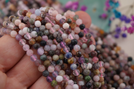 Miks kamieni / kula fasetowana / 4mm / sznur / około 84szt