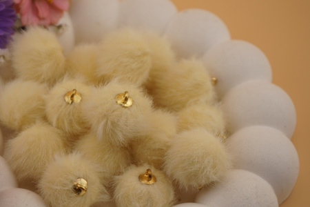 Pomponik / zawieszka / 18mm / masełko /1szt