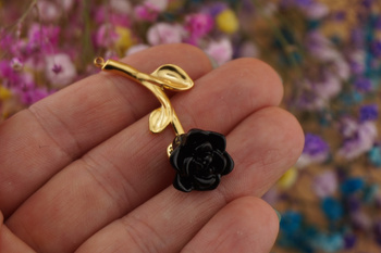 Czarna róża / zawieszka ze stali chirurgicznej / 40x15mm / złoty / 1szt