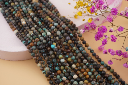 Turkus afrykański / kula fasetowana / 4mm / sznur / około 84szt