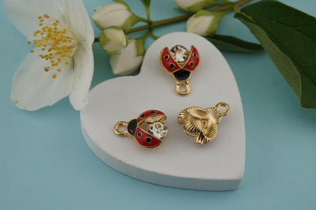 Biedronka czerwona / zawieszka / 11,5x15mm / metal / złoty / 1szt