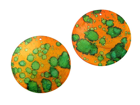 Koła z masy perłowej / pomarańczowe w zielone kropy / 45x1mm / otwór 2mm / 2szt