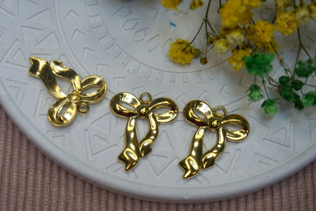 Kokardka / zawieszka / stal chirurgiczna / 15x19mm / złoty / 1szt