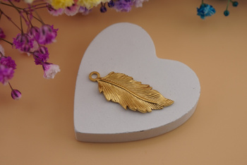 Pióro / zawieszka ze stali chirurgicznej / 13x32mm / złoty / 1szt