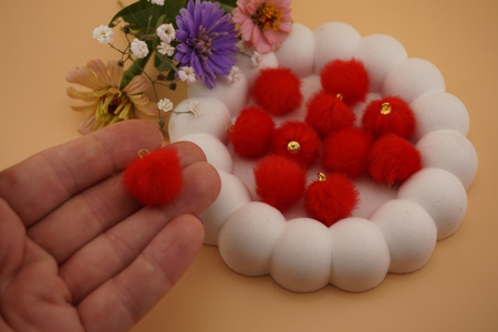 Pomponik / zawieszka / 18mm / czerwony /1szt