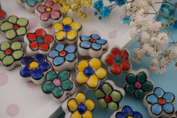 Kwiatek ceramiczny malowany ręcznie / 15mm / czerwony / ceramika / 1szt