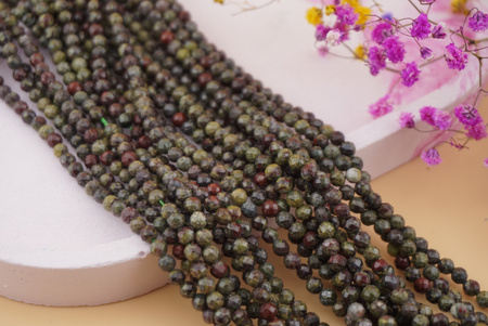 Jaspis smoczej krwi / kula fasetowana / 4mm / sznur / około 84szt