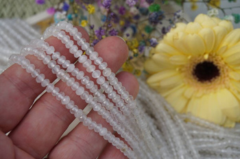 Chalcedon fasetowany / rondelle / 2x4mm / biały / ok 115 szt / 1 sznur