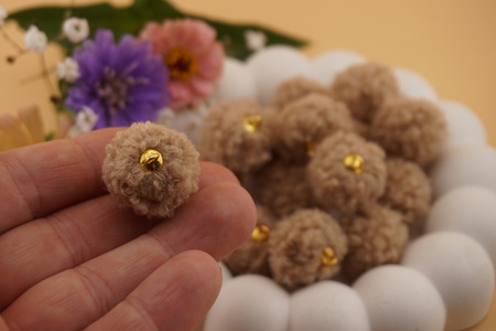 Pomponik baranek / zawieszka / 20mm / beżowy / 1szt