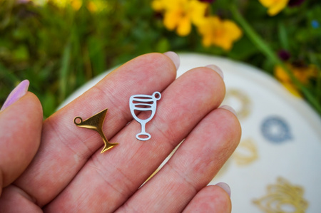 Kieliszek martini / zawieszka / stal chirurgiczna / 14x11mm / otwór 0.7mm / złoty / 1szt