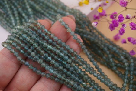 Kyanit / kula fasetowana / 4mm / sznur / około 84szt