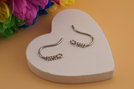 Bigle otwarte ozdobne / białe cyrkonie / stal chirurgiczna / 11,5x14mm / srebrny / 2szt