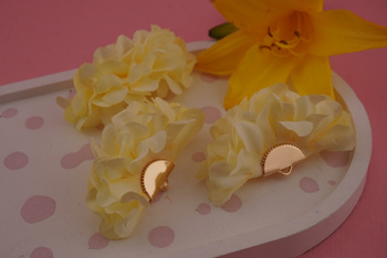 Kwiatek ozdobny / tkanina impregnowana, metal antyalergiczny/ masełko / ok 50x25mm / 1szt