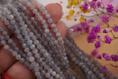 Labradoryt / kula fasetowana / 4mm / sznur / około 84szt