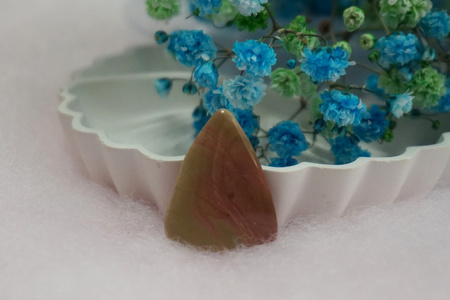 Jaspis / kaboszon / klasa AAA / 27x21x4mm / beżowy, różowy / 1szt