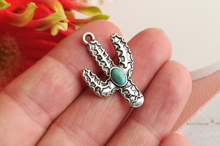 Kaktus z turkusem / zawieszka boho / 30x19mm / otwór 1.9mm / metal, turkus / 1szt