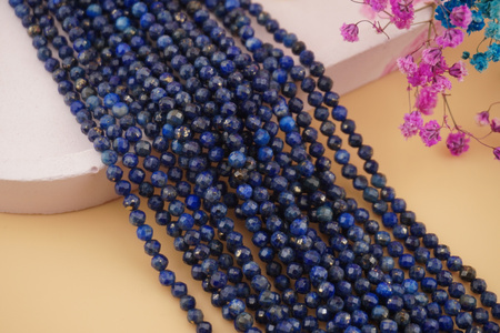 Lapis lazuli / kula fasetowana / 4mm / sznur / 85szt