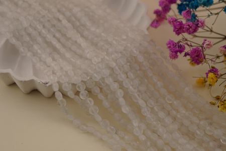 Kryształ Górski / pastylka fasetowana / 4mm / sznur / około 90szt