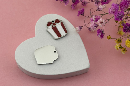 Prezent zielony / zawieszka emaliowana / stal chirurgiczna / 12x14mm / srebrny / 1szt