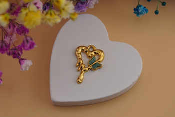 Serce z motylkiem niebieskim / zawieszka ze stali chirurgicznej / 21x15mm / złoty / 1szt