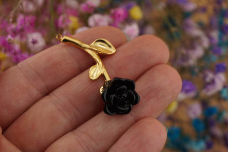 Czarna róża / zawieszka ze stali chirurgicznej / 40x15mm / złoty / 1szt