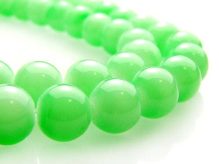 Koraliki szklane mleczne, zielone z połyskiem - kula 6mm, sznur - 140szt.