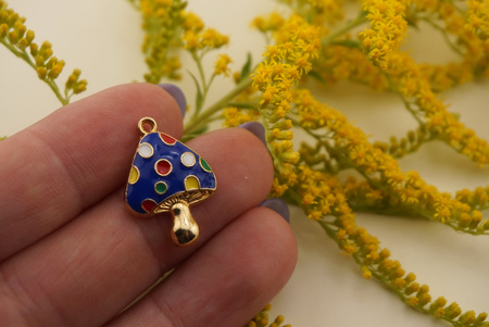 Muchomor w kolorowe kropki / niebieski / zawieszka emaliowana / 15x23mm / metal / złoty / 1szt