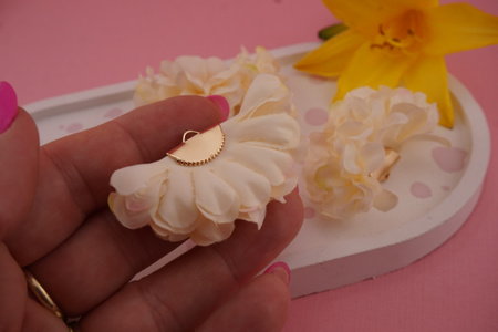 Kwiatek ozdobny / tkanina impregnowana, metal antyalergiczny/ kremowy / ok 50x25mm / 1szt