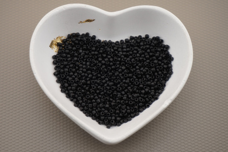 TOHO™ / Round / 11/0 / Semi Glazed - Jet / 10g