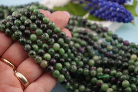 Epidot / kula / 6mm / sznur / około 60szt