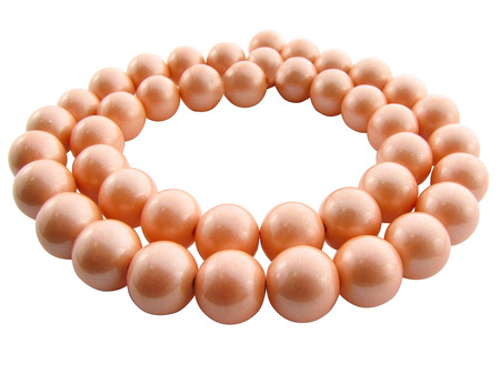 Marmur biały kula 8mm, malowany perłową farbą / kolor łososiowy / otwór 1.5mm / 1 sznur / 52szt