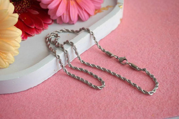 Łańcuszek skręcany - kordel z karabińczykiem / stal nierdzewna / 3mm / srebrny / 45cm