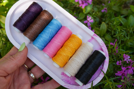 Sznurek do makramy woskowany / poliester / 0.55mm / fioletowy, śliwkowy / szpulka 25m