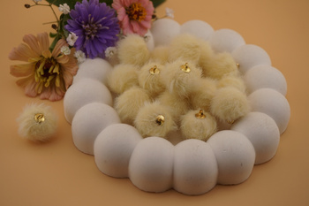 Pomponik / zawieszka / 18mm / masełko /1szt