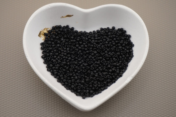 TOHO™ / Round / 11/0 / Semi Glazed - Jet / 10g