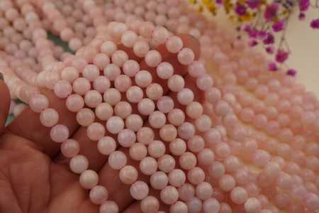 Morganit różowy / kula / 6mm / sznur / około 60szt