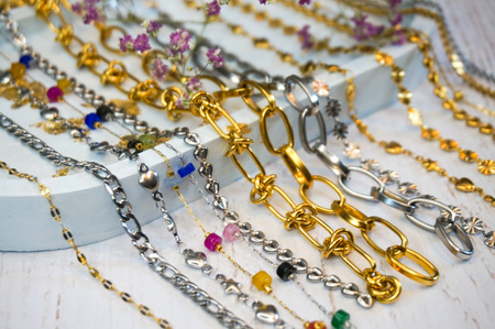 Łańcuszek z monetami / 5mm / stal chirurgiczna / złoty / 1m