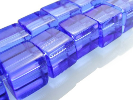 Koraliki szklane przezroczyste, niebieskie / kostka / 10mm / wielkość otworu 1mm / 33szt