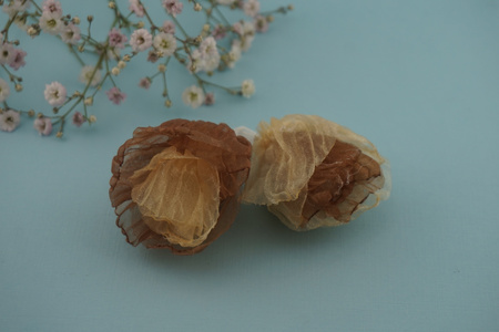 Kwiatek ozdobny / organza / brązowo - kremowy / ok 35mm / zestaw 2szt