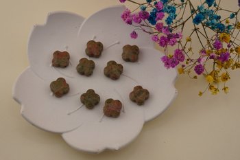 Unakit / koniczynka fasetowana / 12x12mm / otwór 1mm / grubość 5mm / 1szt